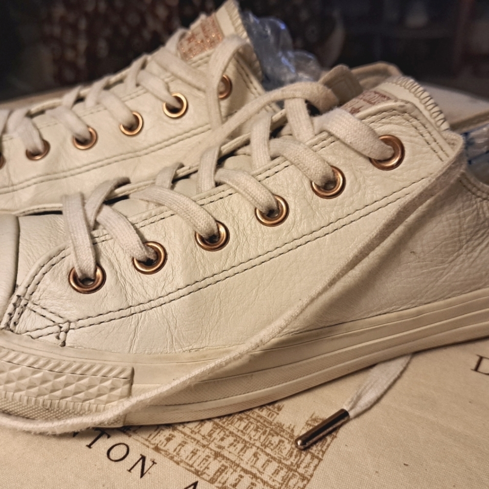 Converse Chuck Taylor's. White with Gold Tone Hardware. w 9 1\2 m 7 1\2 - Picture 11 of 16